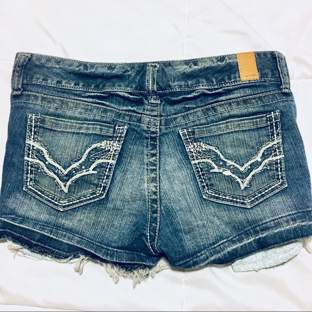 Bluejean shorts with lace detail pockets